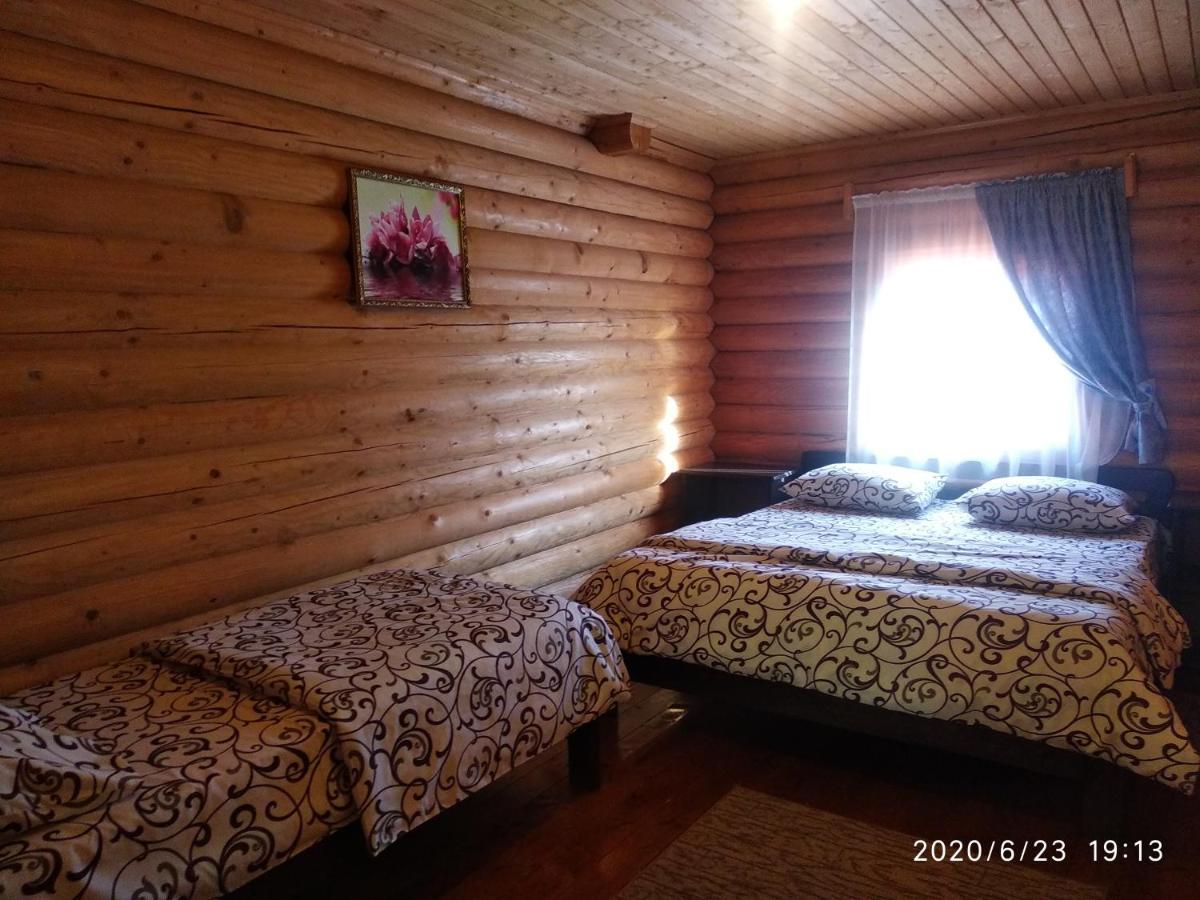 Fiesta Hotel Solotvyno Buitenkant foto