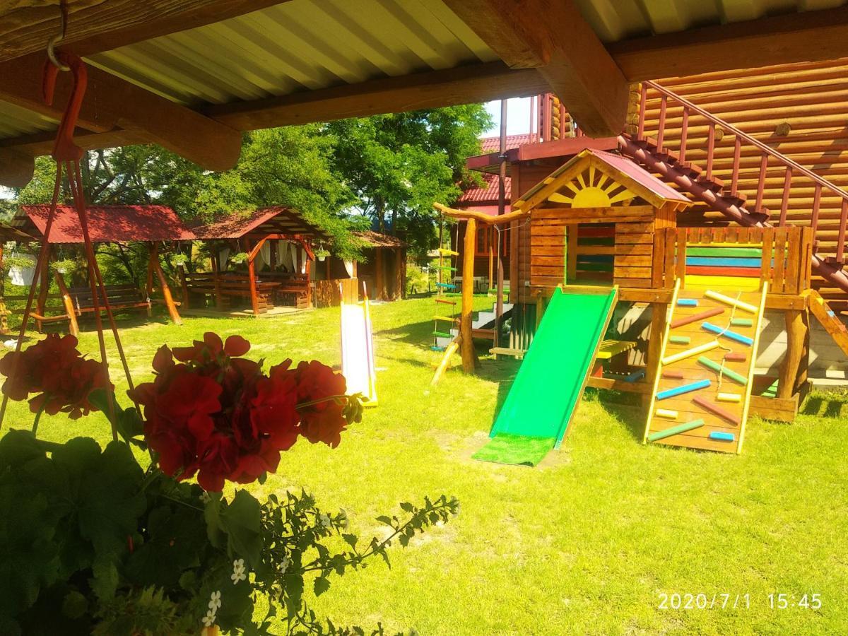 Fiesta Hotel Solotvyno Buitenkant foto